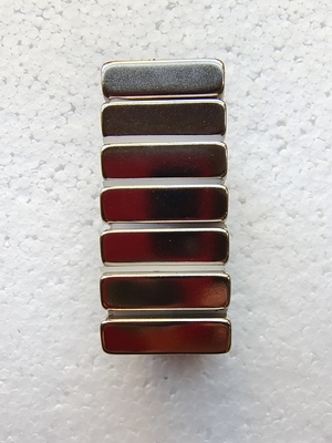 acheter N52 a aggloméré la taille faite sur commande de NiCuNi de néodyme d'aimants permanents d'arc online manufacture