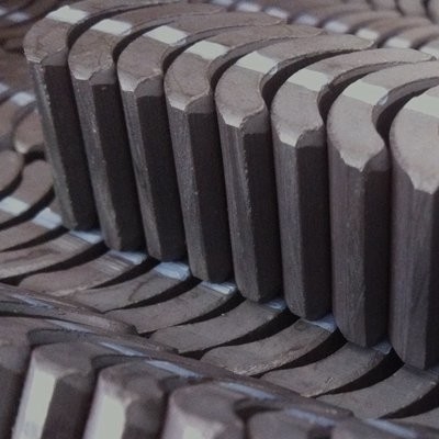 acheter Grand aimant permanent adapté aux besoins du client d'arc de ferrite pour le compresseur 52.12*50.18*7.27 millimètre online manufacture