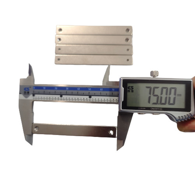 acheter N42 Longs aimants industriels en néodyme 75 x 10 x 3 mm pour générateurs / moteurs avec deux trous anti-enfoncés online manufacture