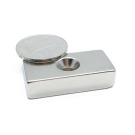acheter aimants fraisés par bloc du néodyme N35 de 20*10*3mm avec le trou de vis online manufacture