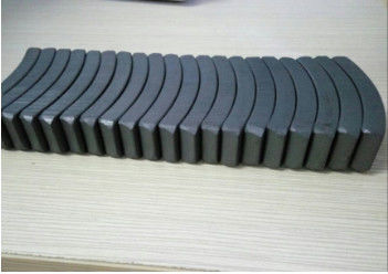 acheter Aimants permanents agglomérés par aimant en céramique puissant d'arc de ferrite adaptés aux besoins du client online manufacture